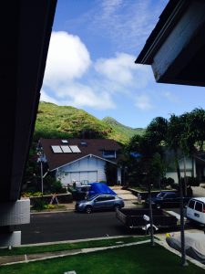 ハワイでリフォーム：窓あけました。シャワーを浴びながら山々と青い空がみえます。マハロ