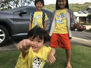 ハワイで大家：平昌五輪から戻りお土産のシャツ来て皆オソロで登校！